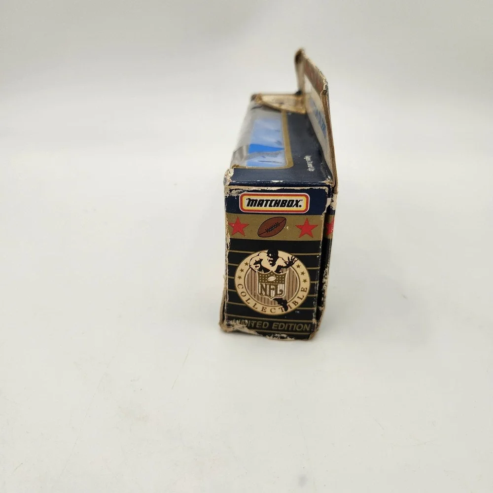 1994 Matchbox Houston Oilers NFL Team Collectible Ford Aeromax Truck White Rose